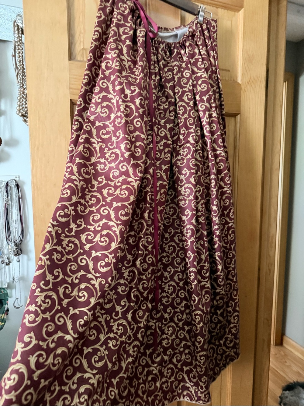 Damsel in This Dress Tulip Skirt – Rust & Gold Vine – One Size